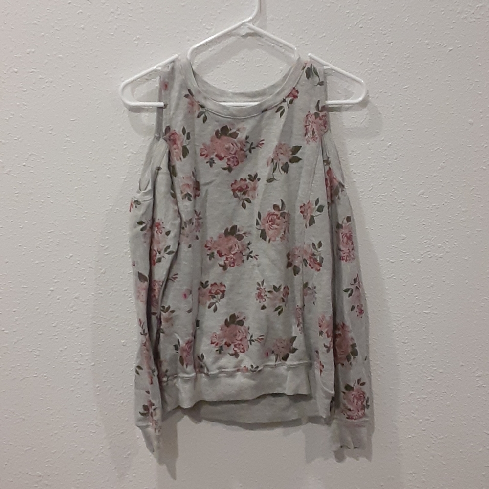 Long sleeve cut shoulder flower shirt